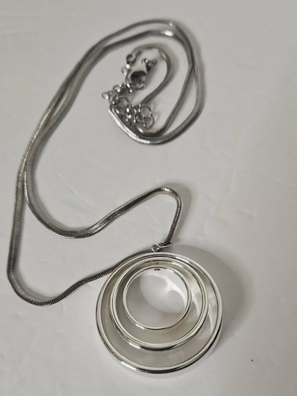 Gorgeous Silvertone Multi-Circle Pendant Necklace - Picture 3 of 5